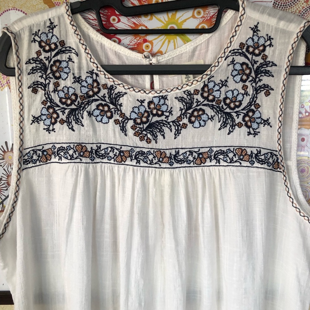 Max Studio White Gauze Cotton Blend Blouse Embroidered XL Sleeveless - Picture 2 of 9